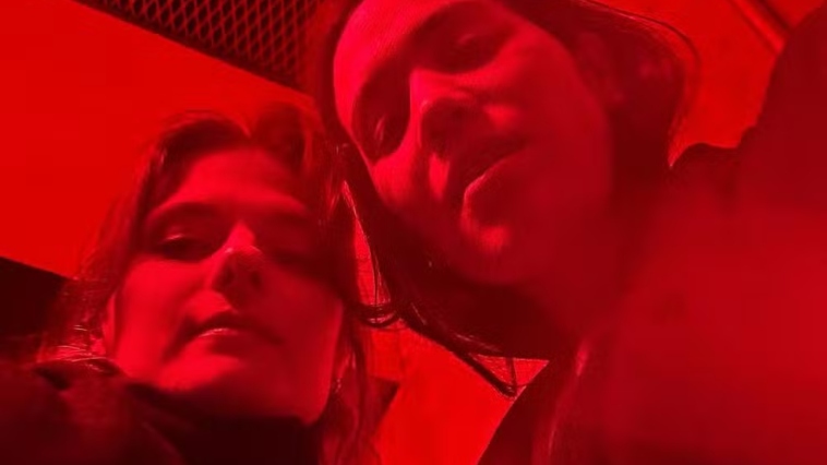 Filha de Meryl Streep posa com a namorada em foto recente - Foto: Instagram