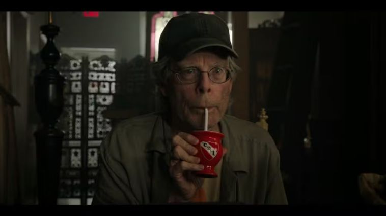 Stephen King apela para Biden desistir da reeleição: "a democracia será destruída"