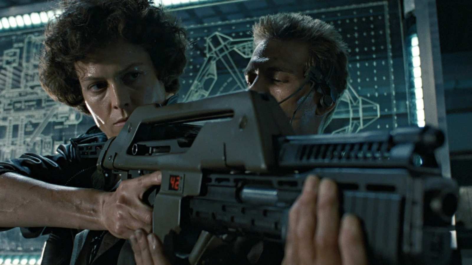 James Cameron precisou convencer Sigourney Weaver sobre tiroteios em Aliens