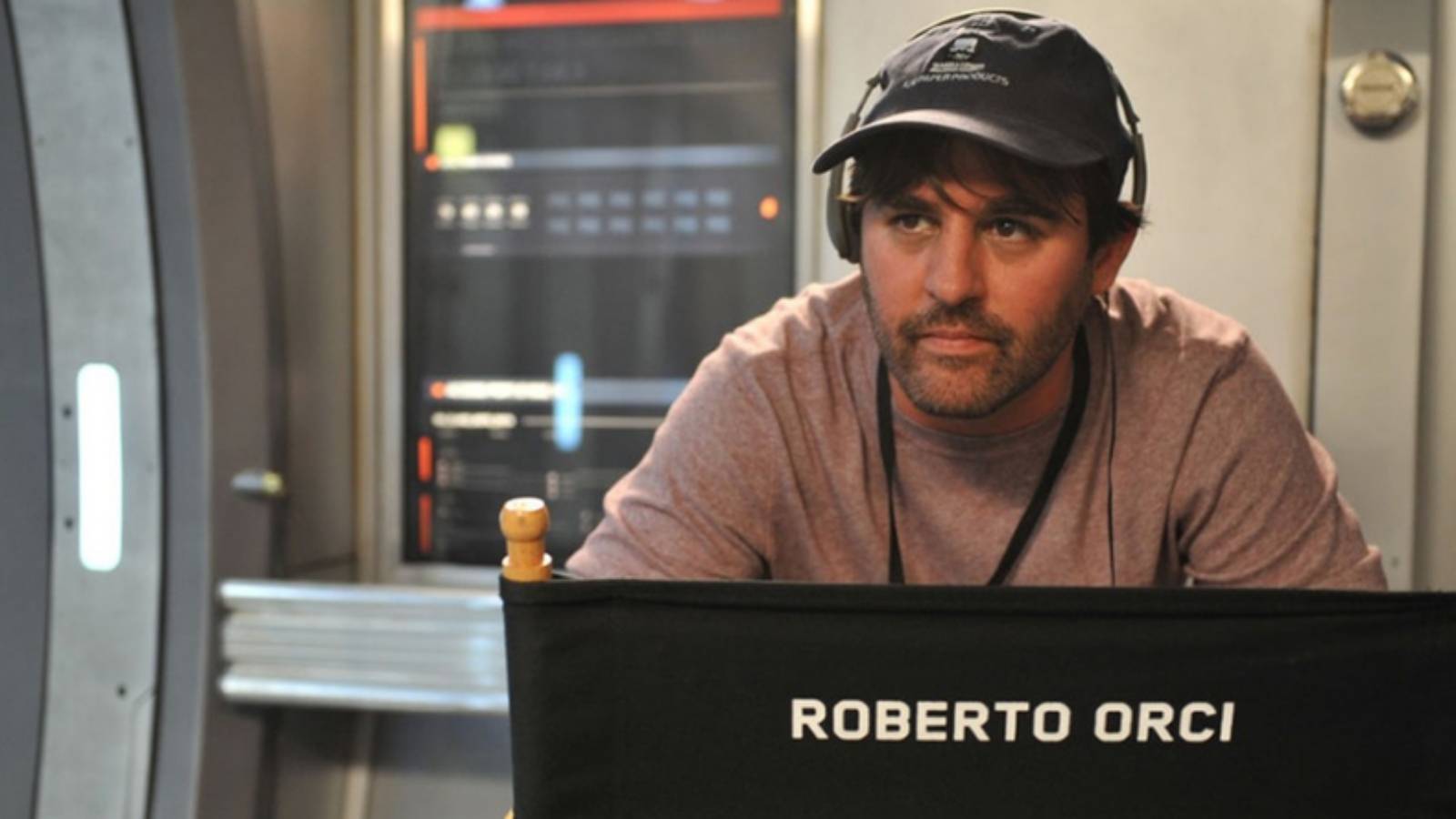Roteirista de Transformers é acusado de agressão doméstica e sexual pela ex-esposa