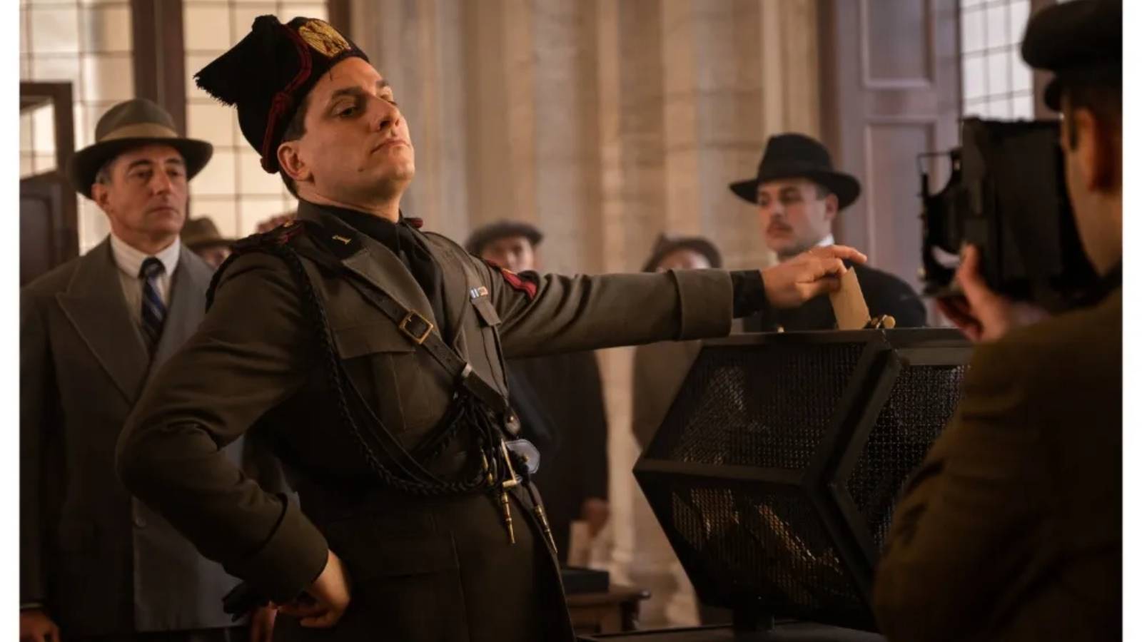Diretor fala da série sobre Benito Mussolini: 'é um aviso contra a extrema-direita'