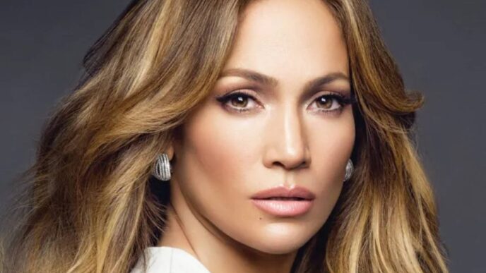 Jennifer Lopez abandonou sessão ao ser questionada sobre Diddy - Foto: YouTube