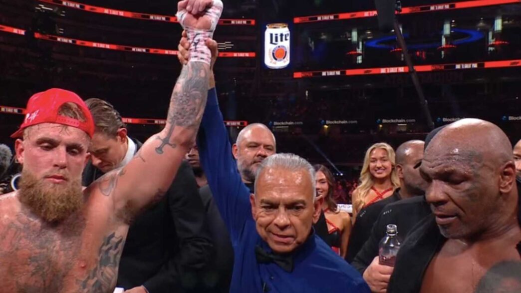 Jake Paul vence Mike Tyson em estreia de esportes ao vivo da Netflix