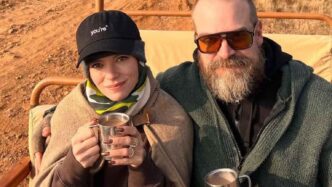 Boatos sobre término de Lily Allen e David Harbour ganham força: pedidos bizarros, Chat GPT e mais