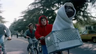 Spielberg reflete sobre decisão de não fazer sequência de E.T.: 'uma vitória em uma luta difícil'
