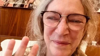 Patti Smith desmaia durante apresentação em São Paulo e tranquiliza fãs