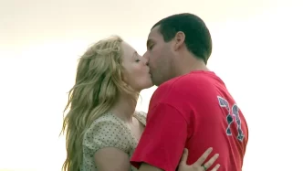 Drew Barrymore diz que o melhor beijo de 'cinema' que já deu foi com Adam Sandler