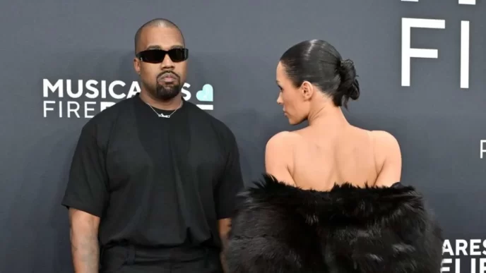 Leitura Labial revela o que Kanye West disse para Bianca Censori em momento polêmico do Grammy 2025