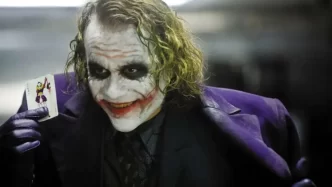 Michael Caine relembra atuação de Heath Ledger como Coringa: "Fiquei apavorado"