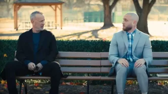 Chet Hanks, filho de Tom Hanks, lança clipe inspirado em Forrest Gump e recebe críticas