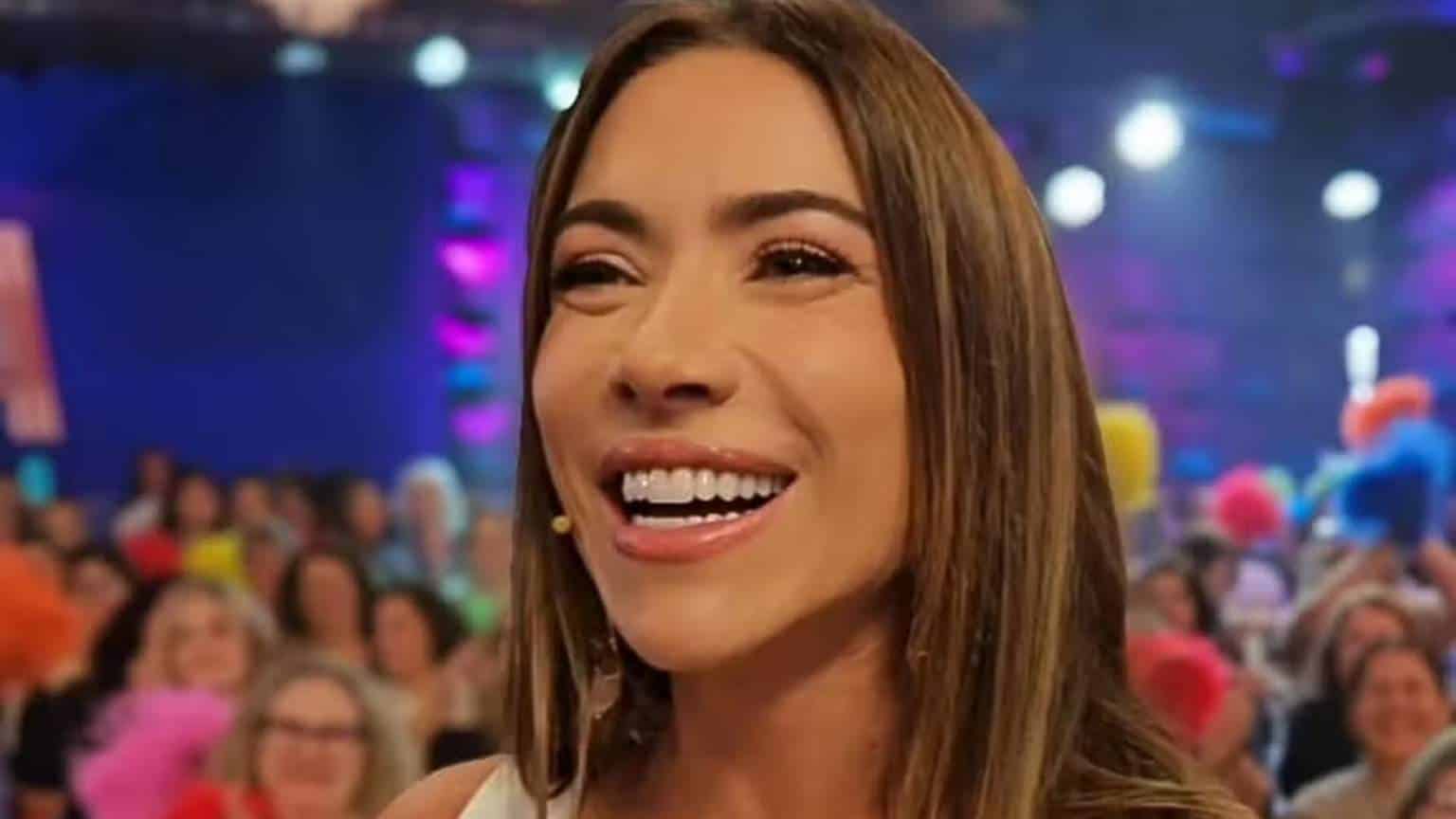 Patrícia Abravanel ganha rosa de Roberto Carlos: 'Fiquei muito feliz'
